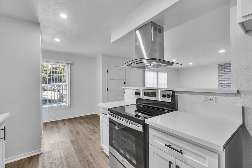 More Photos Of 625 Orizaba Ave, Long Beach Apartments For Sale