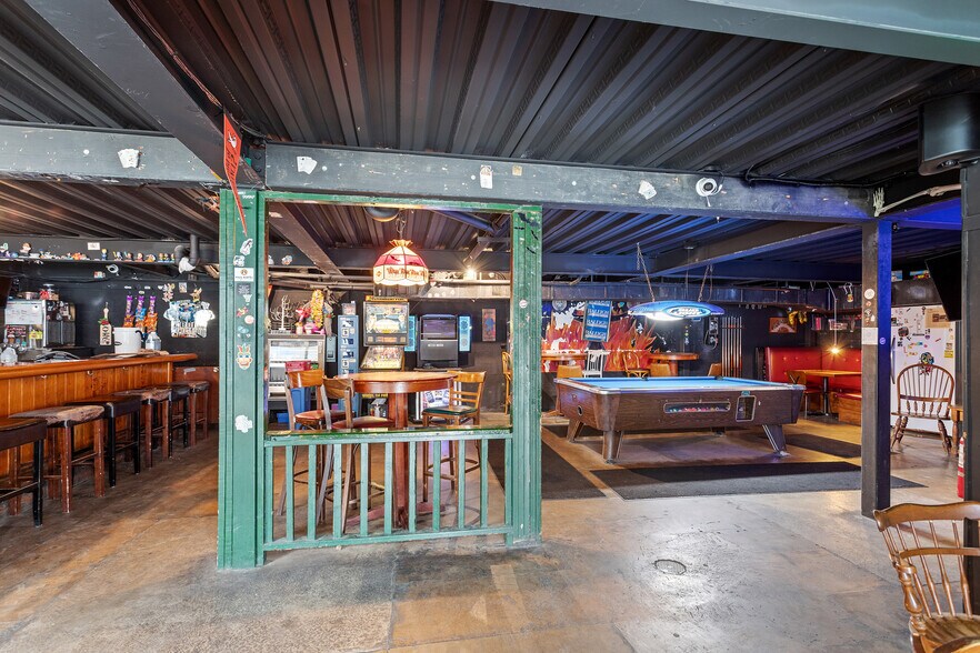 More Photos Of 710 W Johnson St, Raleigh Bar For Sale