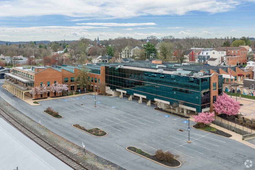 More Photos Of 26 N Cedar St, Lititz Medical For Sale