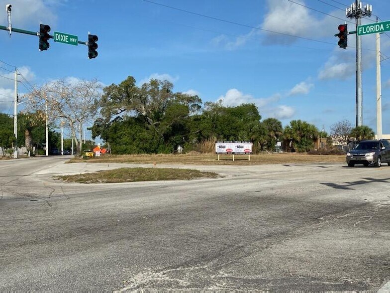 Primary Photo Of 920 SE Dixie Hwy, Stuart Land For Sale