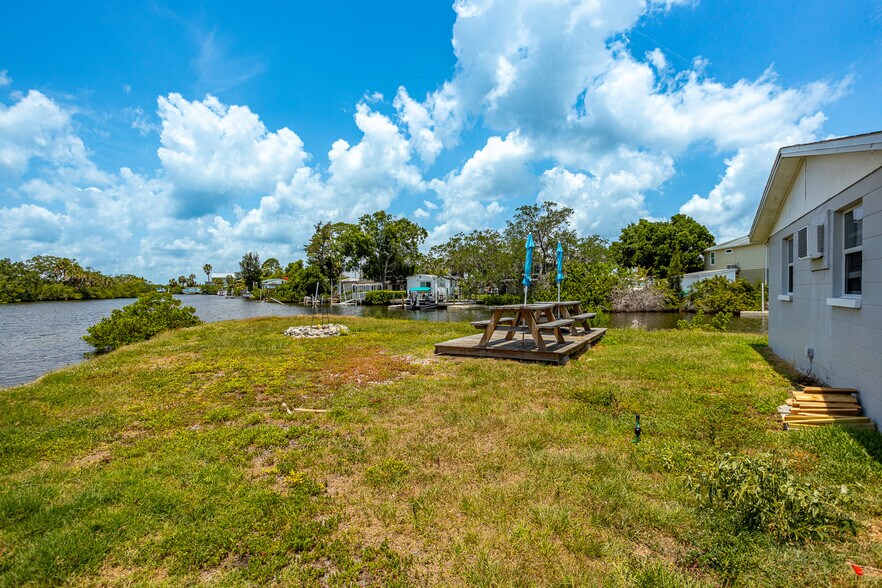 More Photos Of 8820 Rocky Creek Dr, Tampa Apartments For Sale