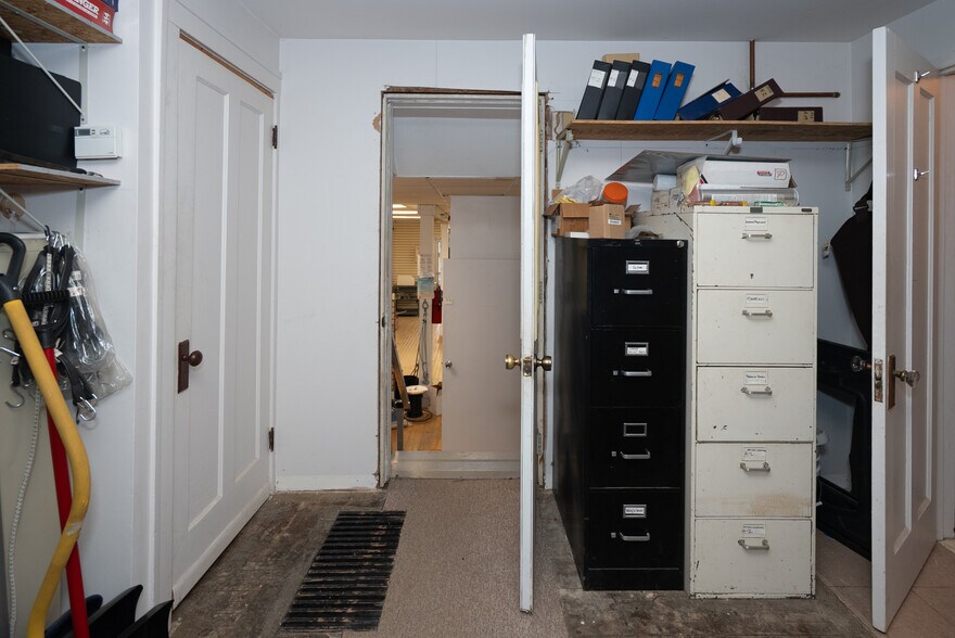 More Photos Of 7427 Dyke Rd, Clay Freestanding For Lease