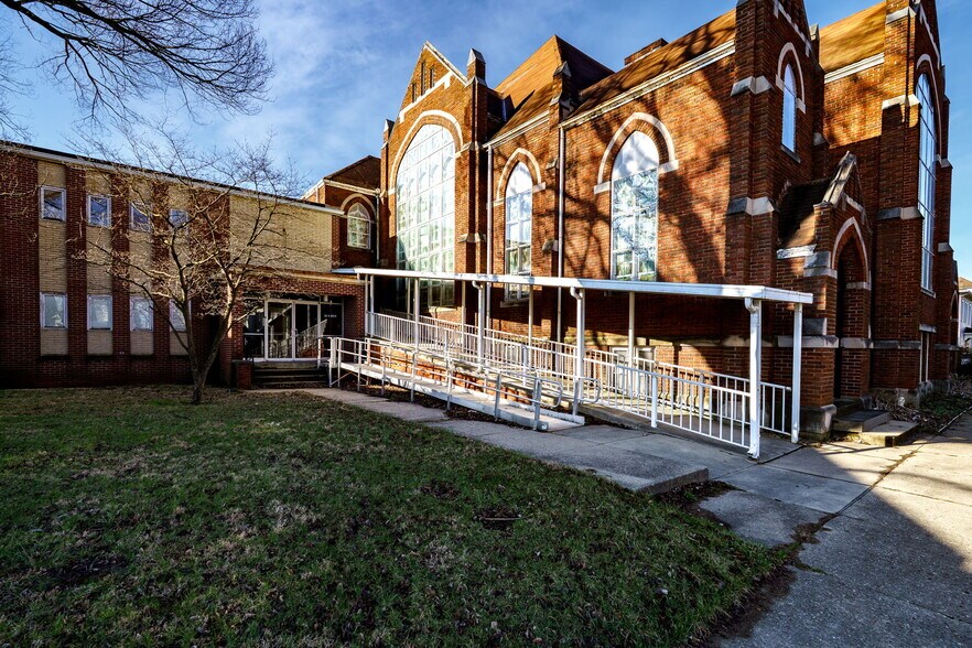 More Photos Of 531 W Ash St, Piqua Religious Facility For Sale