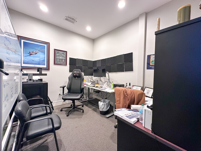 More Photos Of 180 Fitzgerald Rd, Lakeland Office For Sale