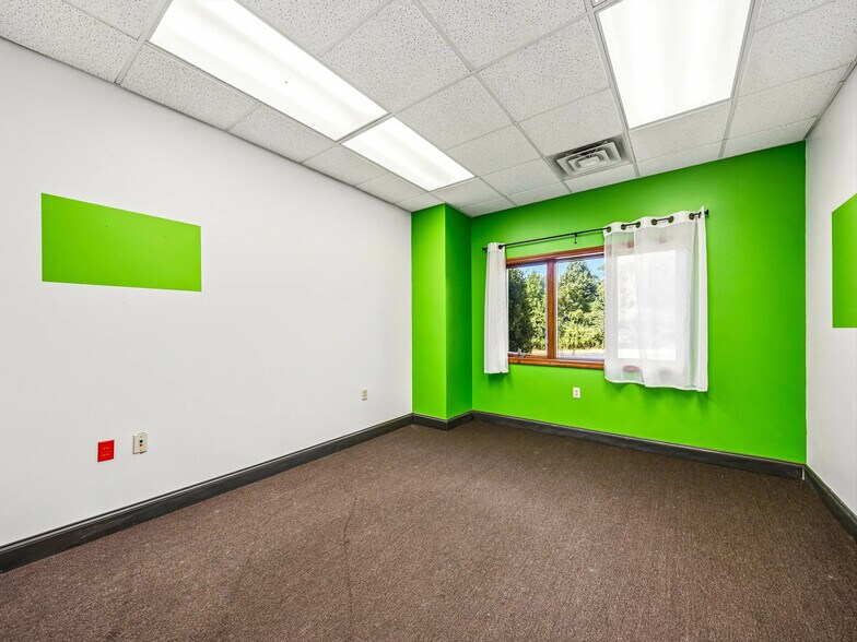 More Photos Of 235 Commerce St, Brevard Manufacturing For Sale