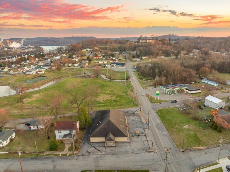 More Photos Of 901 Grove St, Loudon Medical For Sale