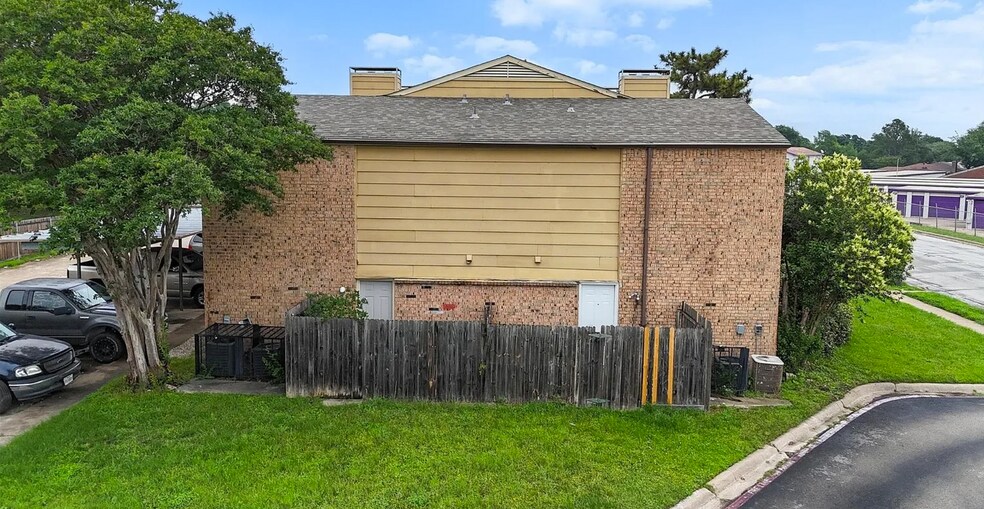 More Photos Of 6188-98 Vega Dr, Fort Worth Apartments For Sale