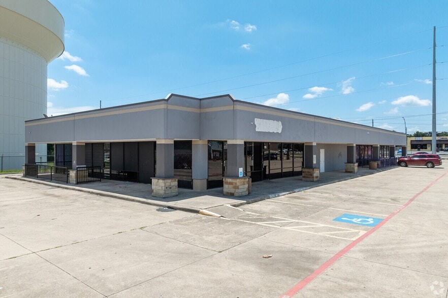 More Photos Of 4099-4111 W Camp Wisdom Rd, Dallas Unknown For Lease