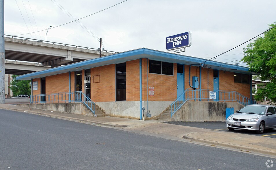 More Photos Of 2908 N Interstate 35, Austin Storefront Retail Office For Lease