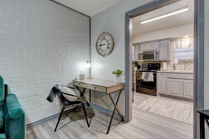More Photos Of 1207 W Gore Blvd, Lawton Apartments For Sale