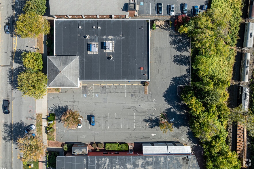 More Photos Of 107 Main St, Greenfield Drugstore For Lease