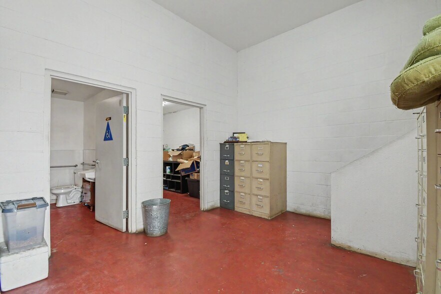 More Photos Of 1235-1239 Cushman Ave, San Diego Service For Sale