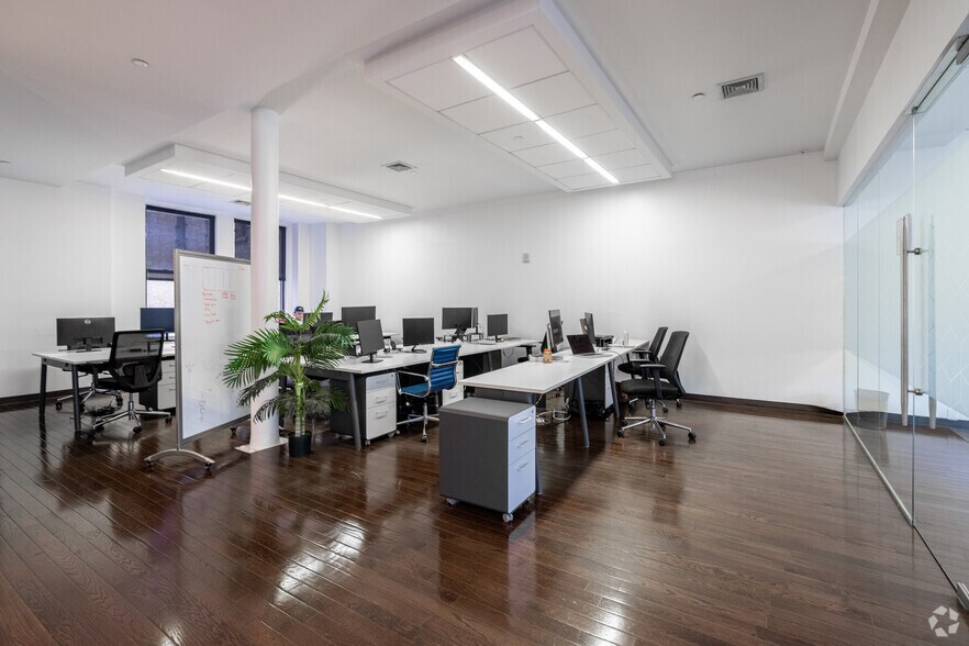 More Photos Of 156 Fifth Ave, New York Office For Sale