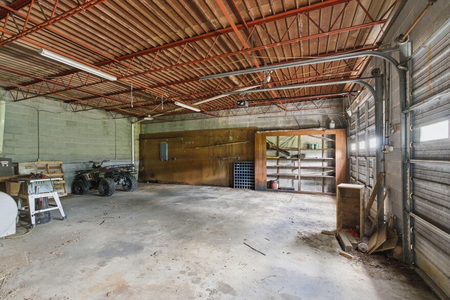 More Photos Of 10901 Jacksboro Hwy, Fort Worth Warehouse For Sale