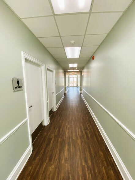 More Photos Of 1219 S East Ave, Sarasota Medical For Sale