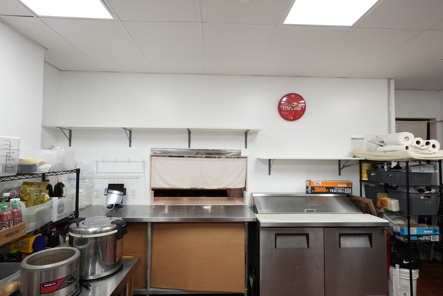 More Photos Of 650 Iwilei Rd, Honolulu Flex For Lease