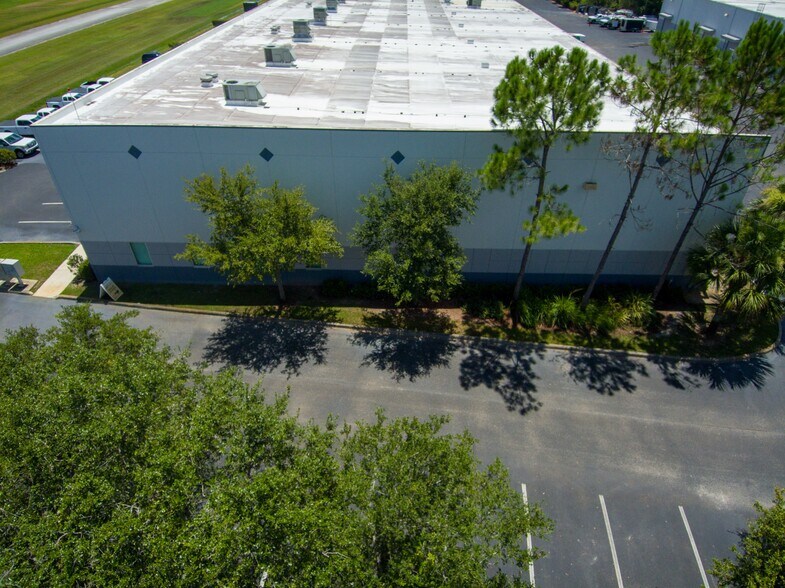 More Photos Of 4450 Pet Ln, Lutz Distribution For Lease