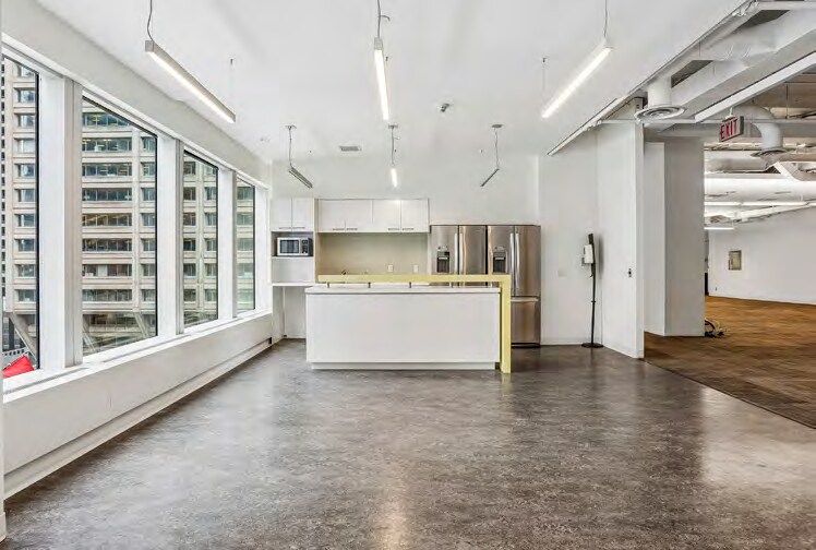 More Photos Of 60 Bloor St W, Toronto Office For Lease