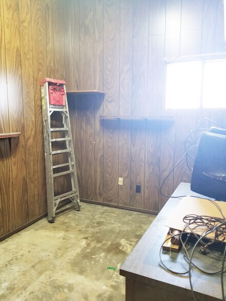 More Photos Of 2147-2159 N Texas St, Fairfield Restaurant For Lease