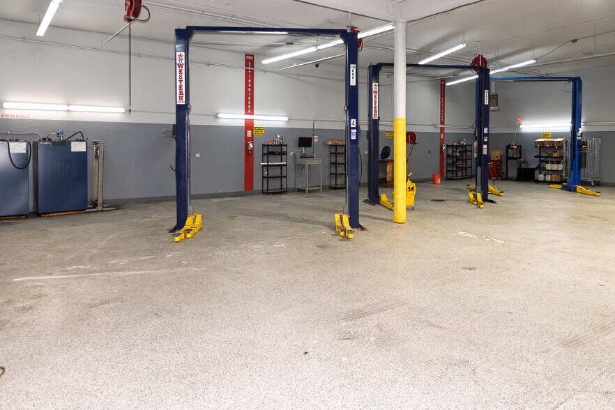 More Photos Of 3105 E Sahara Ave, Las Vegas Auto Repair For Lease