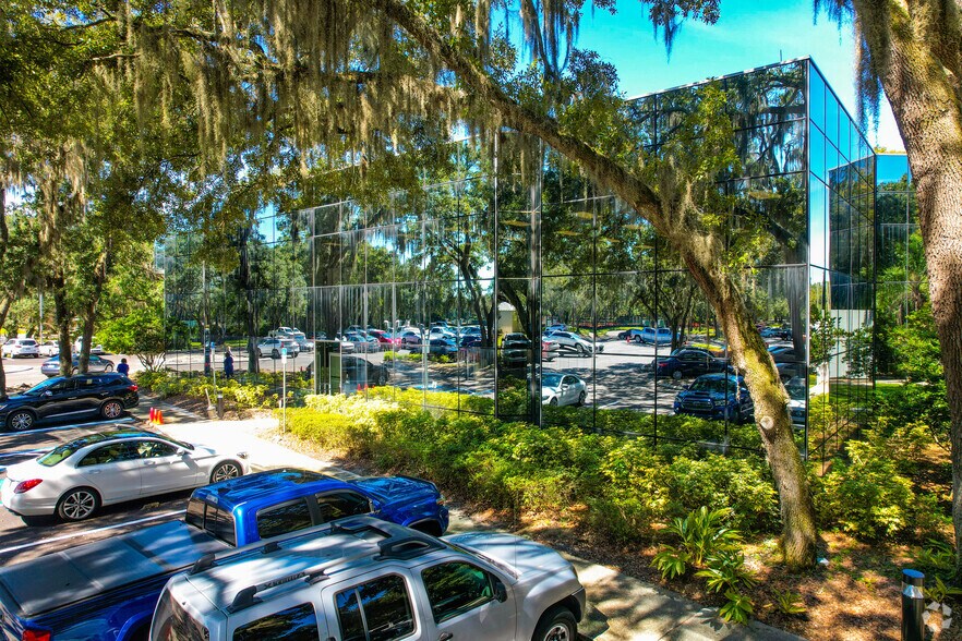 More Photos Of 3812 Coconut Palm Dr, Tampa Unknown For Lease