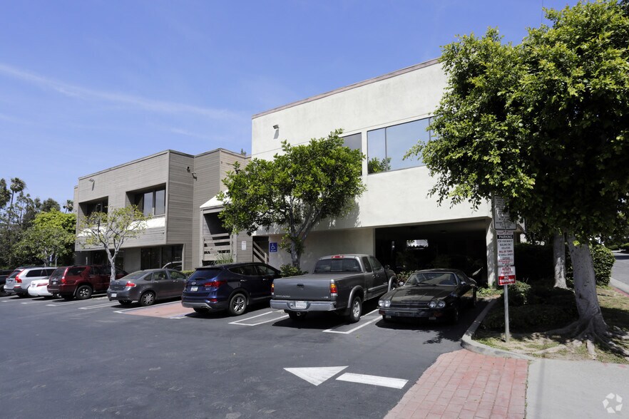 More Photos Of 18600 Main St, Huntington Beach Medical For Lease