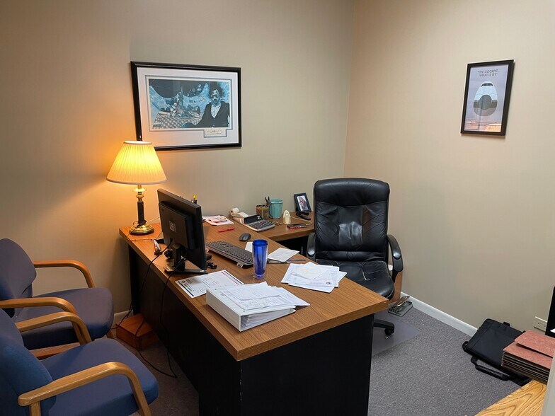 More Photos Of 28085 N Ashley Cir, Libertyville Medical For Sale