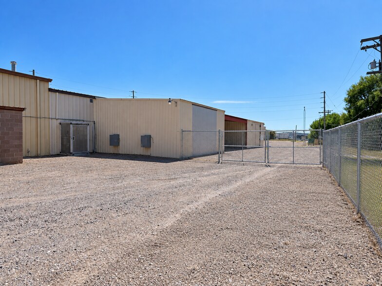 More Photos Of 440 Charmony Frontage Rd, Sterling Warehouse For Lease