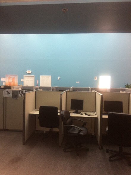 More Photos Of 4050 Westgate Ave, West Palm Beach Showroom For Lease