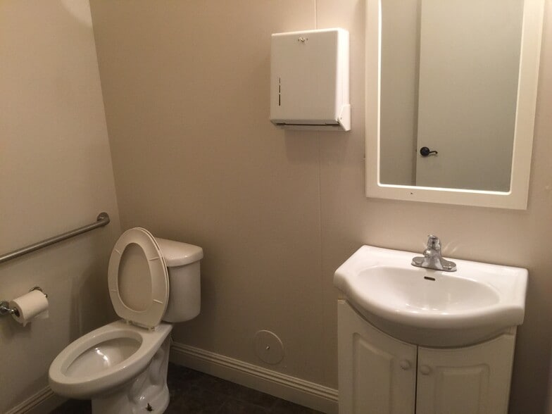 More Photos Of 432 N Canal St, South San Francisco Warehouse For Lease