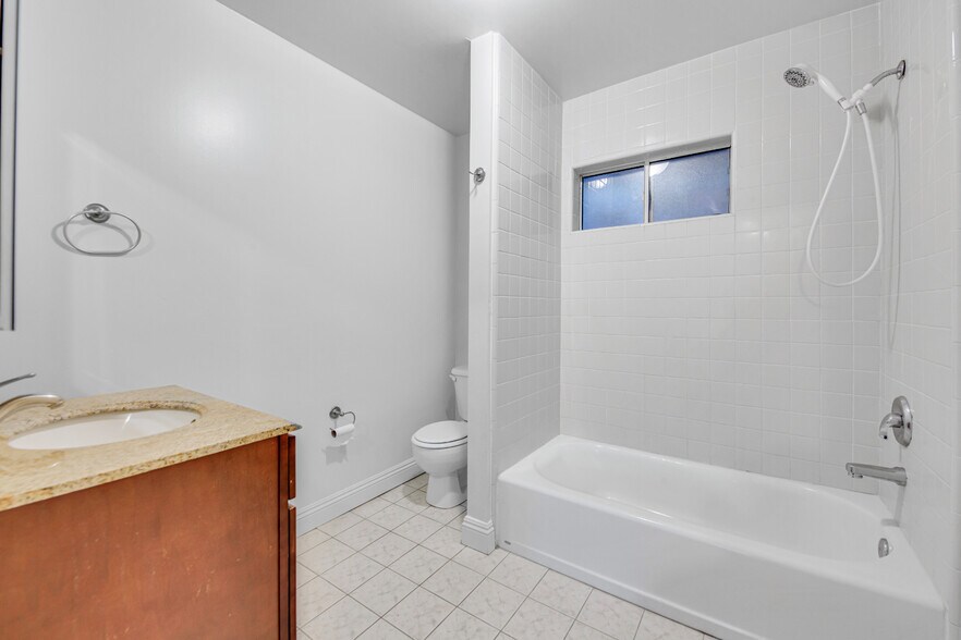 More Photos Of 17520 Kingsbury St, Granada Hills Apartments For Sale