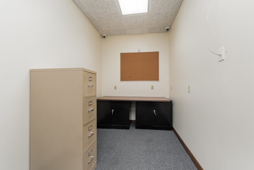 More Photos Of 200 N 13th St, Bay City Warehouse For Lease