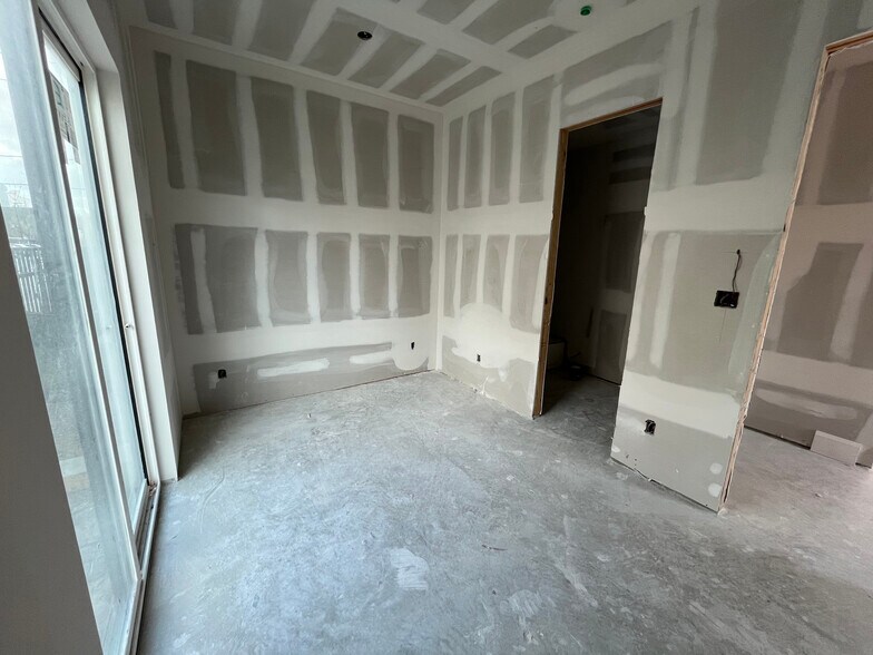 More Photos Of 5821 Winsome Ln, Houston Apartments For Sale