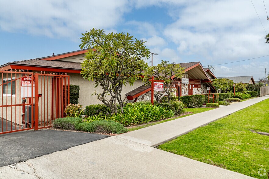 More Photos Of 6851 Dale St, Buena Park Apartments For Sale