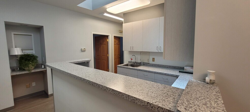 More Photos Of 101 Commerce Park Dr, Westerville Medical For Lease