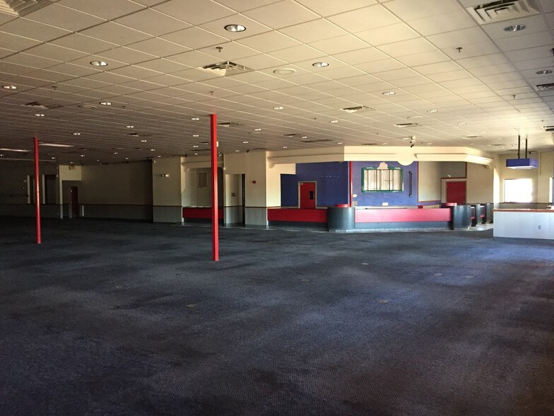 More Photos Of 856 S Alma School Rd, Mesa Freestanding For Lease