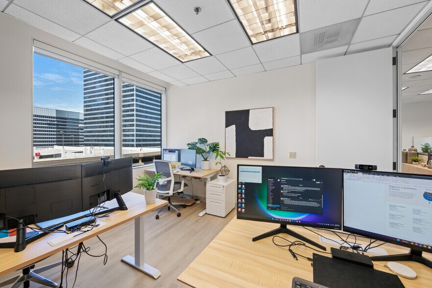 More Photos Of 1880 Century Park E, Los Angeles Office For Lease