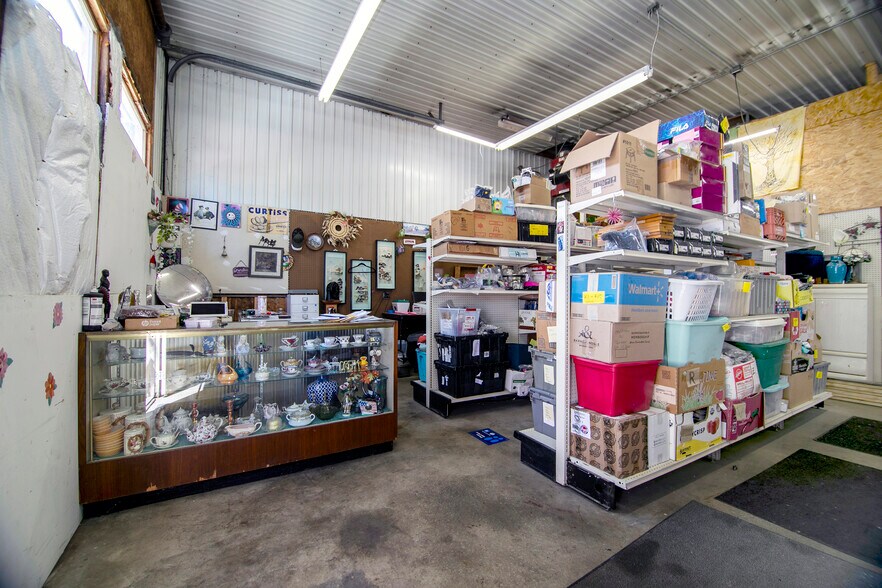 More Photos Of 3209 N State Rt 1, Saint Anne Flex For Sale