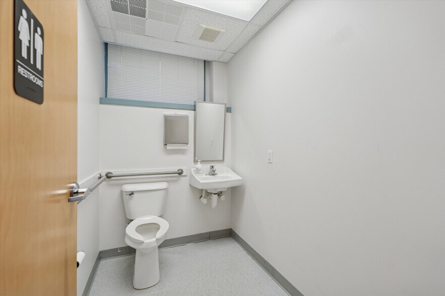 More Photos Of 101 Progress Dr, Doylestown Medical For Lease