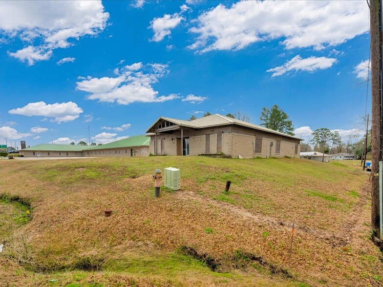 More Photos Of 3215 S Medford Dr, Lufkin Office For Sale