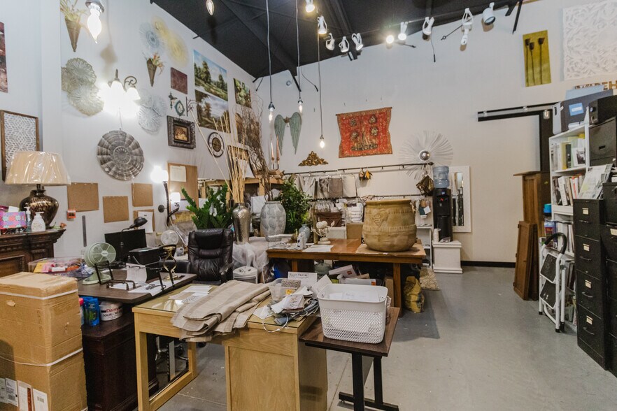 More Photos Of 736 N Andover Rd, Andover Storefront For Sale