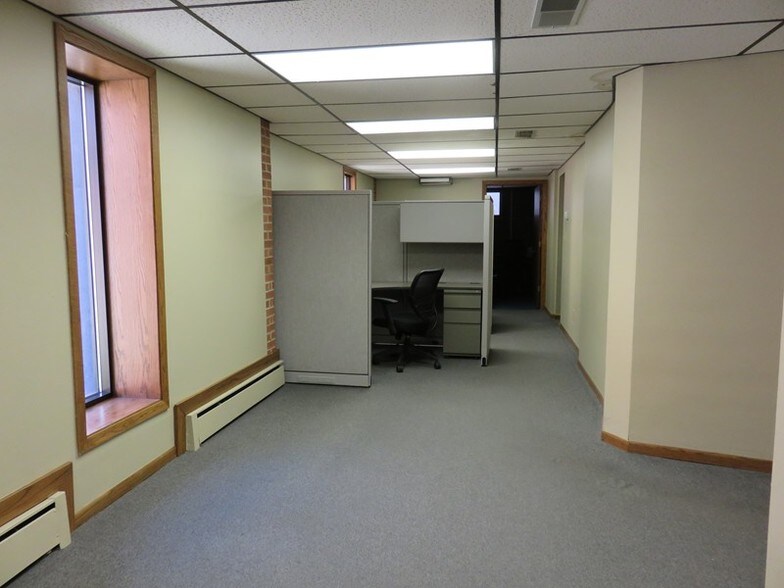 More Photos Of 123 1st St SE, Mason City Office For Lease