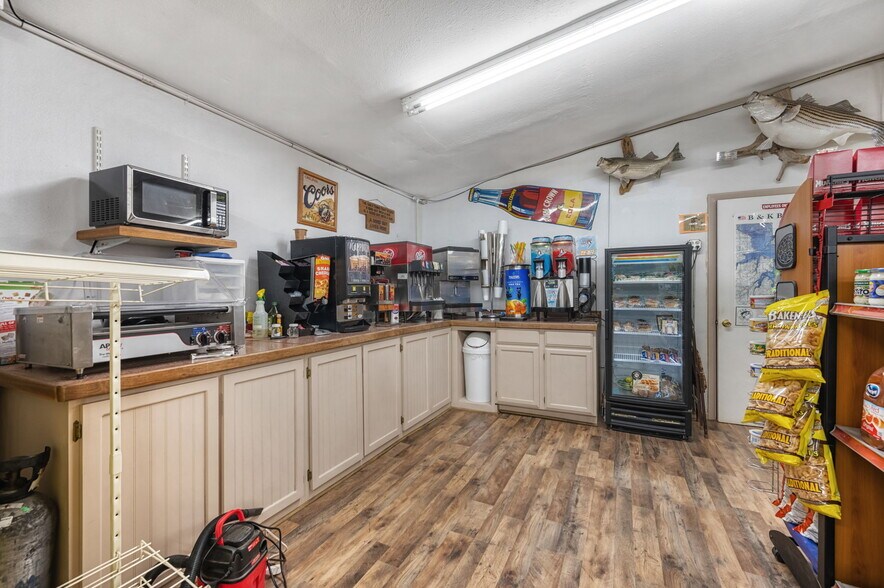 More Photos Of 10277 N 2130 Rd, Foss Convenience Store For Sale