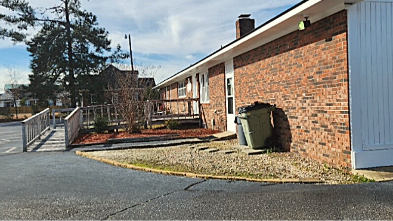 More Photos Of 7117 Raeford Rd, Fayetteville Freestanding For Lease