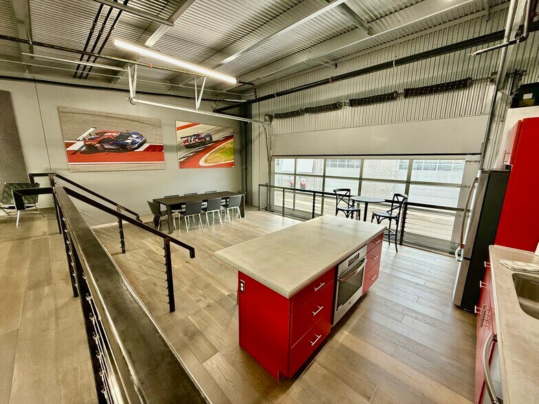 More Photos Of 161 W Speed Way, Pontiac Parking Garage For Sale