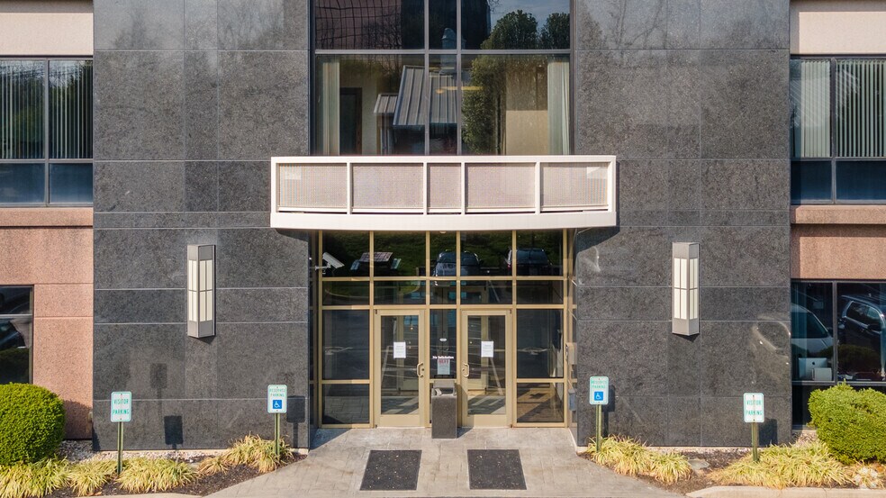 More Photos Of 334 Beechwood Rd, Fort Mitchell Office For Lease