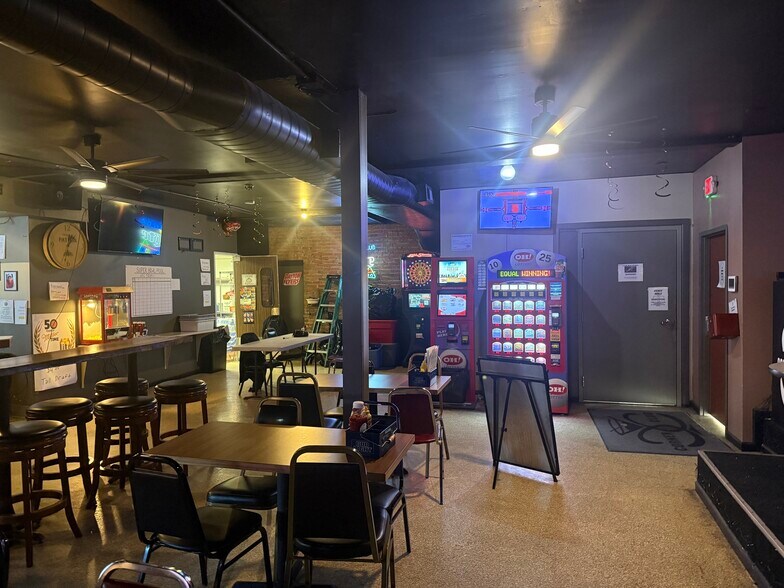 More Photos Of 7500-7504 N Main St, Dayton Bar For Sale