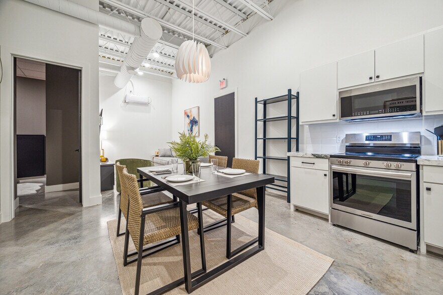 More Photos Of 1511 W 12th St, Houston Office For Sale