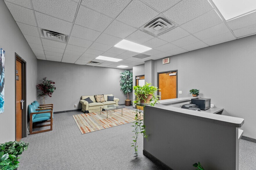 More Photos Of 1802 NE Loop 410, San Antonio Office For Sale