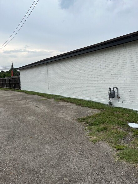 More Photos Of 418 W Chambers St, Cleburne Office For Lease